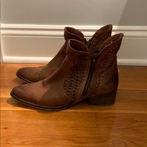Seychelles low bootie